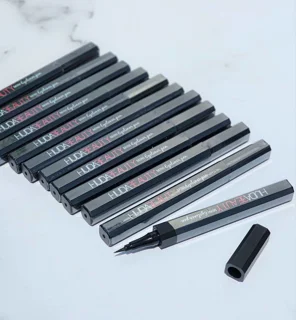 خط چشم ماژیکی6ضلعی مشکی هدی بیوتی/Huda Beauty